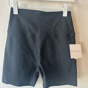 Beyond Yoga Charcoal Bike Shorts size medium, NWT